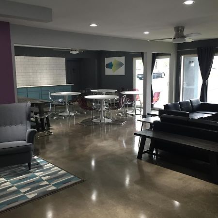 Aae Austin'S Travelodge Екстер'єр фото