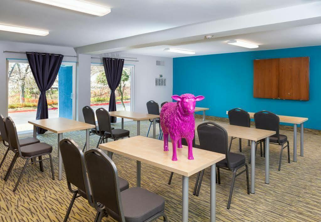 Aae Austin'S Travelodge Екстер'єр фото